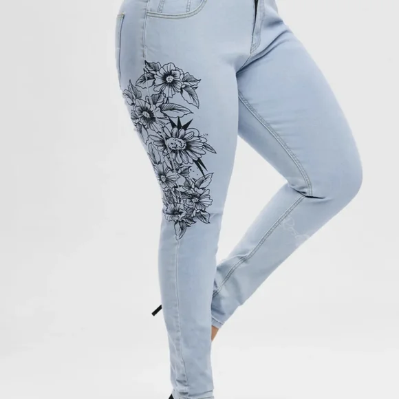 Plus Size 18 Women's Light Wash Floral Side Skinny Jeans Women's 2X New 18 - Picture 1 of 15